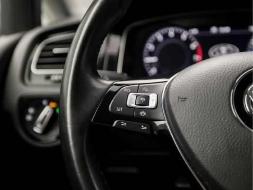Volkswagen Golf 1.5 TSI Sportline (VIRTUAL COCKPIT, 4 CILINDER, APPLE CARPLAY, GROOT NAVI, ALCANTARA SPORTSTOELEN... ActivLease financial lease