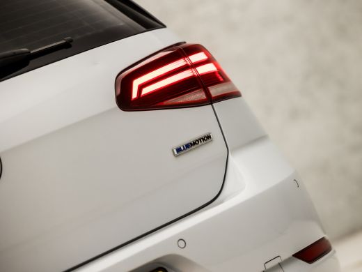 Volkswagen Golf 1.5 TSI Sportline (VIRTUAL COCKPIT, 4 CILINDER, APPLE CARPLAY, GROOT NAVI, ALCANTARA SPORTSTOELEN... ActivLease financial lease