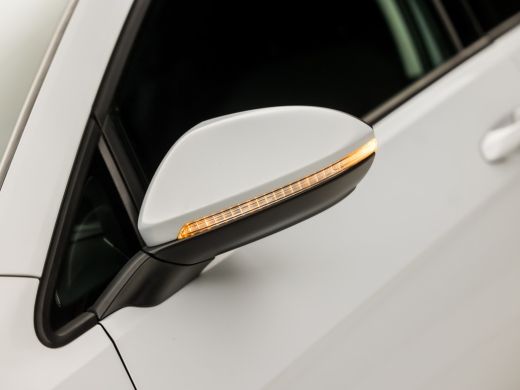 Volkswagen Golf 1.5 TSI Sportline (VIRTUAL COCKPIT, 4 CILINDER, APPLE CARPLAY, GROOT NAVI, ALCANTARA SPORTSTOELEN... ActivLease financial lease