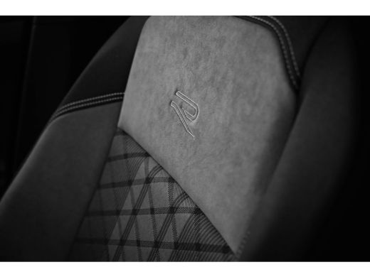 Volkswagen Polo Volkswagen R-Line Business | 'App-Connect' draadloze smartphone integratie | Achterbank in ongeli... ActivLease financial lease