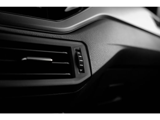 Volkswagen Polo Volkswagen R-Line Business | 'App-Connect' draadloze smartphone integratie | Achterbank in ongeli... ActivLease financial lease