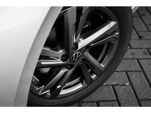 Volkswagen Polo Volkswagen R-Line Business | 'App-Connect' draadloze smartphone integratie | Achterbank in ongeli... ActivLease financial lease