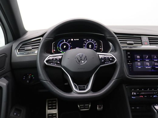 Volkswagen Tiguan 1.4 TSI eHybrid R-Line Business 245PK DSG matrix led, panoramadak, achteruitrijcamera, stuur-stoe... ActivLease financial lease