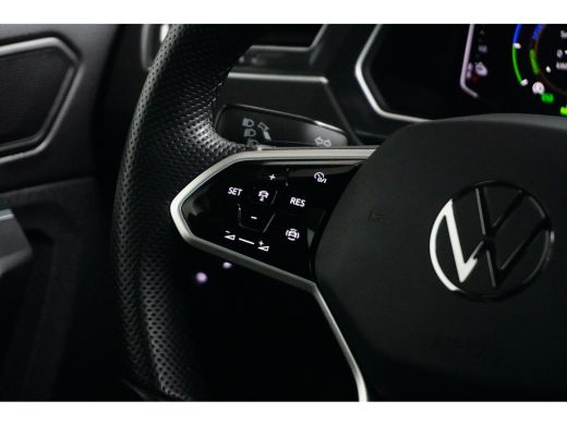 Volkswagen Tiguan Volkswagen 1.4 TSI eHybrid R-Line Business+ | Black Style | Panoramadak | Adaptive Cruise | Navi | ActivLease financial lease
