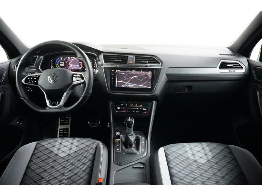 Volkswagen Tiguan Volkswagen 1.4 TSI eHybrid R-Line Business+ | Black Style | Panoramadak | Adaptive Cruise | Navi | ActivLease financial lease