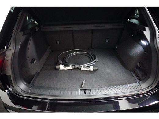 Volkswagen Tiguan Volkswagen 1.4 TSI eHybrid R-Line Business+ | Black Style | Panoramadak | Adaptive Cruise | Navi | ActivLease financial lease