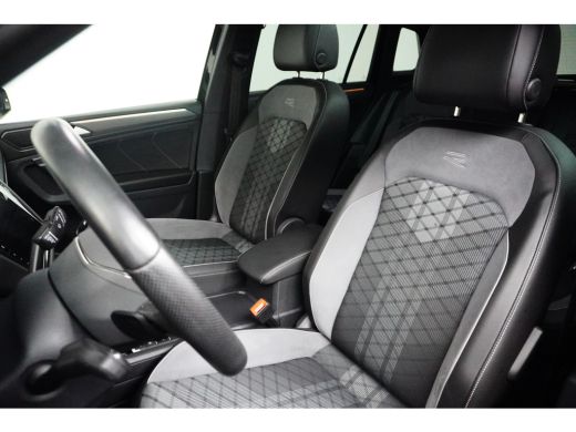 Volkswagen Tiguan Volkswagen 1.4 TSI eHybrid R-Line Business+ | Black Style | Panoramadak | Adaptive Cruise | Navi | ActivLease financial lease