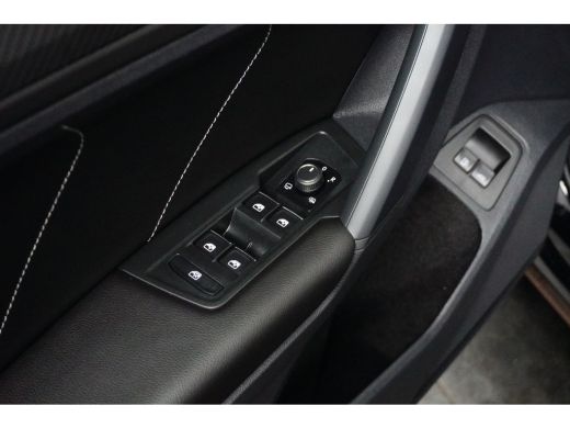 Volkswagen Tiguan Volkswagen 1.4 TSI eHybrid R-Line Business+ | Black Style | Panoramadak | Adaptive Cruise | Navi | ActivLease financial lease
