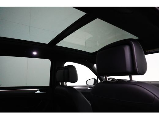 Volkswagen Tiguan Volkswagen 1.4 TSI eHybrid R-Line Business+ | Black Style | Panoramadak | Adaptive Cruise | Navi | ActivLease financial lease
