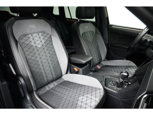 Volkswagen Tiguan Volkswagen 1.4 TSI eHybrid R-Line Business+ | Black Style | Panoramadak | Adaptive Cruise | Navi | ActivLease financial lease