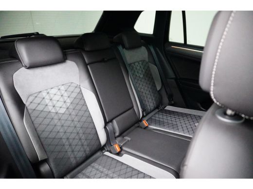 Volkswagen Tiguan Volkswagen 1.4 TSI eHybrid R-Line Business+ | Black Style | Panoramadak | Adaptive Cruise | Navi | ActivLease financial lease