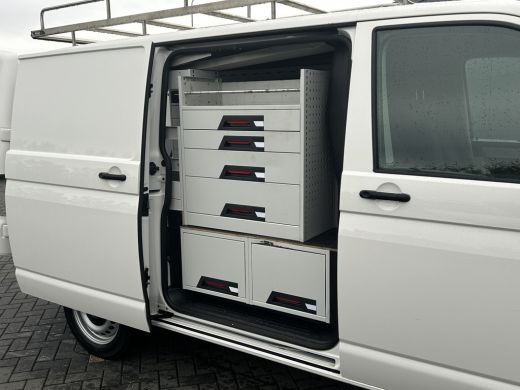 Volkswagen Transporter 2.0 TDI 150 PK / L1H1 / 2x SCHUIFDEUR / IMPERIAAL / INRICHTING / TREKHAAK / AIRCO / CRUISE ActivLease financial lease