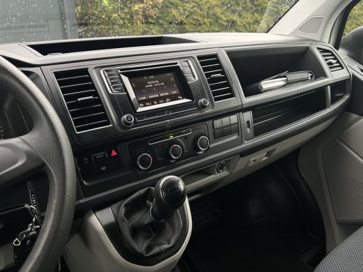 Volkswagen Transporter 2.0 TDI 150 PK / L1H1 / 2x SCHUIFDEUR / IMPERIAAL / INRICHTING / TREKHAAK / AIRCO / CRUISE ActivLease financial lease
