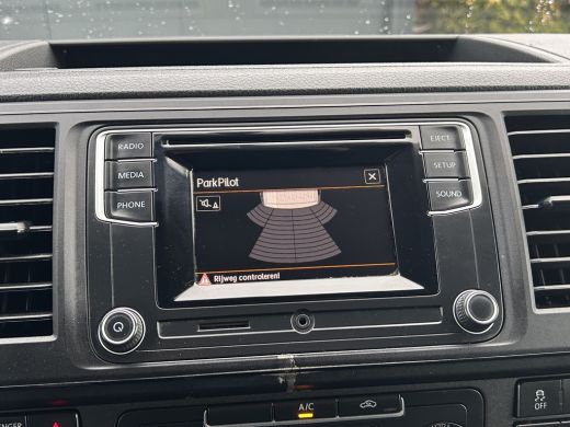 Volkswagen Transporter 2.0 TDI 150 PK / L1H1 / 2x SCHUIFDEUR / IMPERIAAL / INRICHTING / TREKHAAK / AIRCO / CRUISE ActivLease financial lease