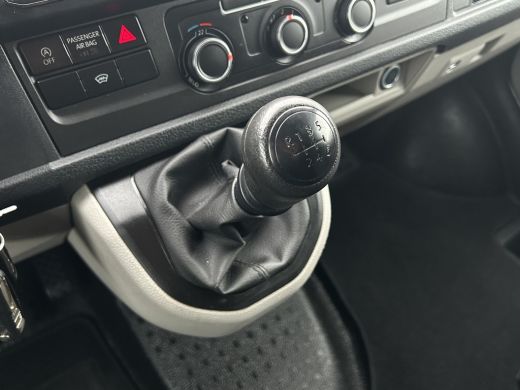 Volkswagen Transporter 2.0 TDI 150 PK / L1H1 / 2x SCHUIFDEUR / IMPERIAAL / INRICHTING / TREKHAAK / AIRCO / CRUISE ActivLease financial lease