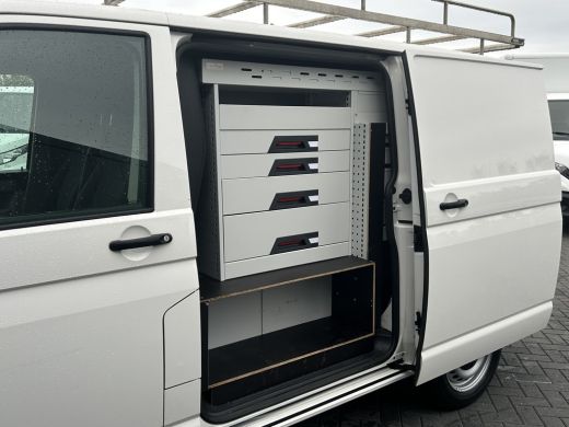 Volkswagen Transporter 2.0 TDI 150 PK / L1H1 / 2x SCHUIFDEUR / IMPERIAAL / INRICHTING / TREKHAAK / AIRCO / CRUISE ActivLease financial lease