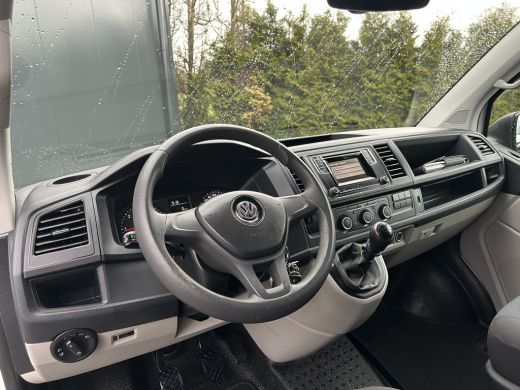 Volkswagen Transporter 2.0 TDI 150 PK / L1H1 / 2x SCHUIFDEUR / IMPERIAAL / INRICHTING / TREKHAAK / AIRCO / CRUISE ActivLease financial lease