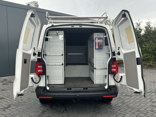 Volkswagen Transporter 2.0 TDI 150 PK / L1H1 / 2x SCHUIFDEUR / IMPERIAAL / INRICHTING / TREKHAAK / AIRCO / CRUISE ActivLease financial lease