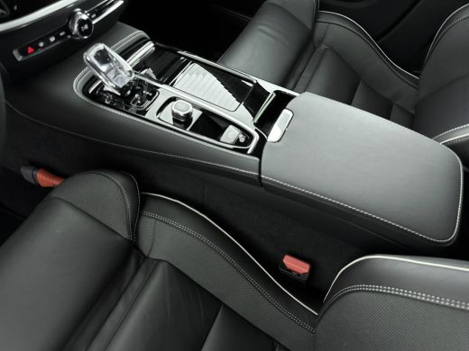 Volvo  V60 2.0 T6 Plug-in hybrid AWD Plus Dark | ONYX BLACK | Blis | Adaptive Cruisecontrol | Stoel + Stuur ... ActivLease financial lease