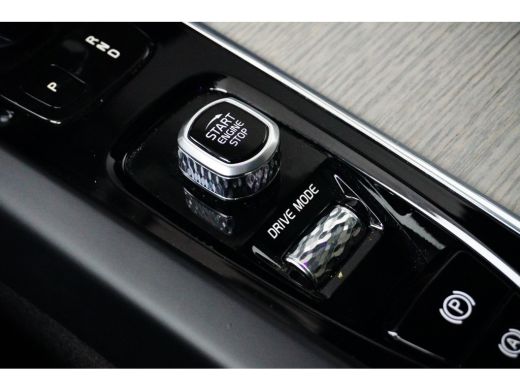 Volvo  XC60 Volvo 2.0 Recharge T8 AWD R-Design | Trekhaak | PDC + 360 Camera | Harman / Kardon Audio | Stoelv... ActivLease financial lease