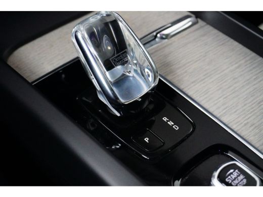 Volvo  XC60 Volvo 2.0 Recharge T8 AWD R-Design | Trekhaak | PDC + 360 Camera | Harman / Kardon Audio | Stoelv... ActivLease financial lease