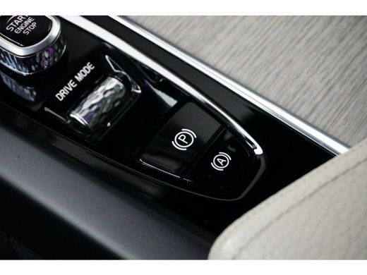 Volvo  XC60 Volvo 2.0 Recharge T8 AWD R-Design | Trekhaak | PDC + 360 Camera | Harman / Kardon Audio | Stoelv... ActivLease financial lease
