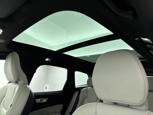 Volvo  XC60 2.0 Recharge T8 AWD R-Design | Trekhaak | PDC + 360 Camera | Voorruitverwarming | Harman / Kardon... ActivLease financial lease