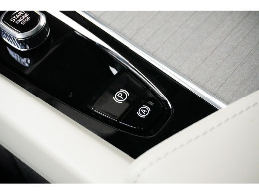 Volvo  XC60 Volvo 2.0 T6 Plug-in hybrid AWD Plus Dark |PDC + 360 Camera | Stoel verw. + Ventilatie | Harman /... ActivLease financial lease
