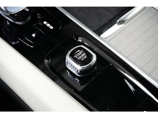 Volvo  XC60 Volvo 2.0 T6 Plug-in hybrid AWD Plus Dark |PDC + 360 Camera | Stoel verw. + Ventilatie | Harman /... ActivLease financial lease