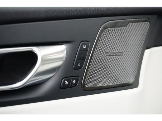 Volvo  XC60 Volvo 2.0 T6 Plug-in hybrid AWD Plus Dark |PDC + 360 Camera | Stoel verw. + Ventilatie | Harman /... ActivLease financial lease