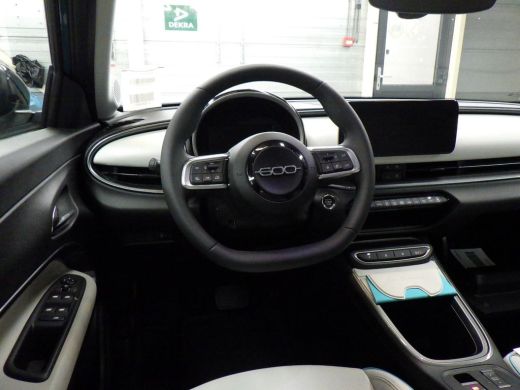 Fiat 600E Fiat La Prima 54 kWh Vol-Leder | Navigatie | Stoelverwarming | Adaptive Cruise | Achteruitrijcame... ActivLease financial lease