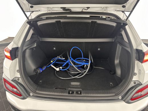 Hyundai KONA EV Premium 64 kWh [ 3-Fase ] (INCL-BTW) *HEAT-PUMP | FULL-LEATHER | HEAD-UP | FULL-LED | NAVI-FUL... ActivLease financial lease
