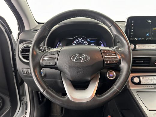 Hyundai KONA EV Premium 64 kWh [ 3-Fase ] (INCL-BTW) *HEAT-PUMP | FULL-LEATHER | HEAD-UP | FULL-LED | NAVI-FUL... ActivLease financial lease