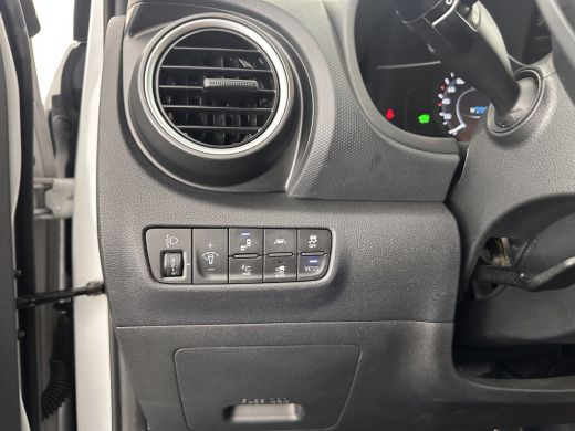Hyundai KONA EV Premium 64 kWh [ 3-Fase ] (INCL-BTW) *HEAT-PUMP | FULL-LEATHER | HEAD-UP | FULL-LED | NAVI-FUL... ActivLease financial lease