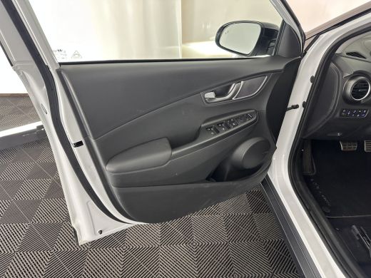 Hyundai KONA EV Premium 64 kWh [ 3-Fase ] (INCL-BTW) *HEAT-PUMP | FULL-LEATHER | HEAD-UP | FULL-LED | NAVI-FUL... ActivLease financial lease