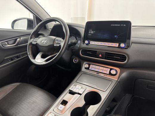 Hyundai KONA EV Premium 64 kWh [ 3-Fase ] (INCL-BTW) *HEAT-PUMP | FULL-LEATHER | HEAD-UP | FULL-LED | NAVI-FUL... ActivLease financial lease