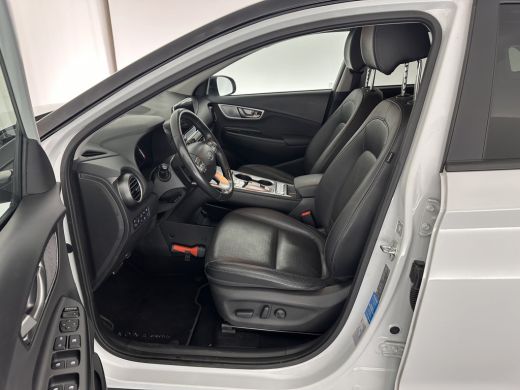 Hyundai KONA EV Premium 64 kWh [ 3-Fase ] (INCL-BTW) *HEAT-PUMP | FULL-LEATHER | HEAD-UP | FULL-LED | NAVI-FUL... ActivLease financial lease