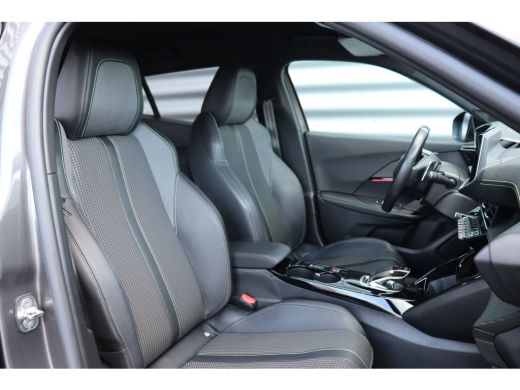 Peugeot 2008 1.2 PURETECH 155PK GT PACK AUTOMAAT / NAVI / LEDER / CLIMA / LED / PDC / 17" LMV / KEYLESS / CAME... ActivLease financial lease