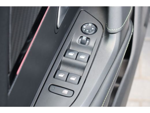 Peugeot 2008 1.2 PURETECH 155PK GT PACK AUTOMAAT / NAVI / LEDER / CLIMA / LED / PDC / 17" LMV / KEYLESS / CAME... ActivLease financial lease