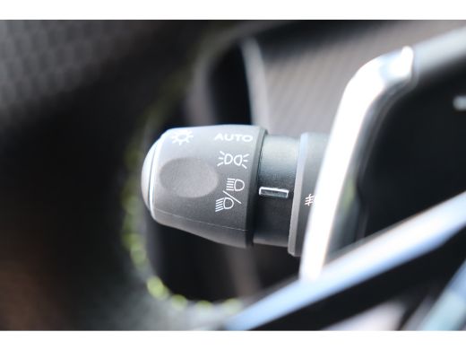 Peugeot 2008 1.2 PURETECH 155PK GT PACK AUTOMAAT / NAVI / LEDER / CLIMA / LED / PDC / 17" LMV / KEYLESS / CAME... ActivLease financial lease