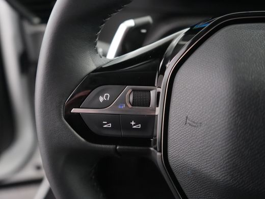 Peugeot 2008 Peugeot 1.2 PureTech Allure Pack Automaat | Achteruitrijcamera | Airco (automatisch) | Keyless start ActivLease financial lease