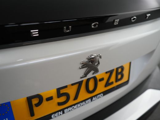 Peugeot 2008 Peugeot 1.2 PureTech Allure Pack Automaat | Achteruitrijcamera | Airco (automatisch) | Keyless start ActivLease financial lease