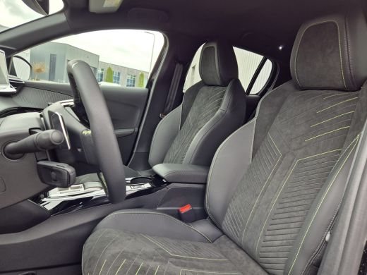 Peugeot 208 1.2 130PK Automaat | Hybrid 145 e-DCS6 GT | Leder / Alcantara bekleding | Achteruitrijcamera voor... ActivLease financial lease