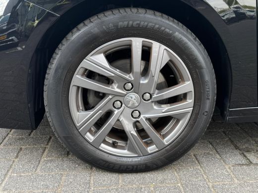 Peugeot 208 1.2 PureTech Active Pack Airco | Carplay | Cruise control | Lichtmetalen velgen | Parkeersensoren... ActivLease financial lease