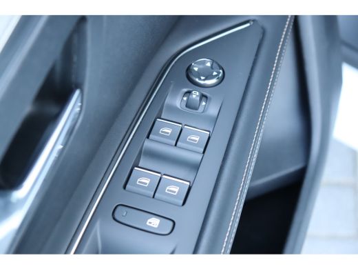 Peugeot 3008 1.2 PURETECH 130PK GT AUTOMAAT / NAVI / LEDER / CLIMA / PDC / 18" LMV / CAMERA / KEYLESS / FULL-L... ActivLease financial lease