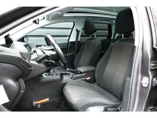 Peugeot 308 SW 1.2 PURETECH 110PK BLUE LEASE EXECUTIVE / NAVI / LED / PDC / CLIMA / 16"LMV / CAMERA / PANO.DA... ActivLease financial lease