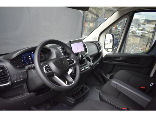 Peugeot Boxer 2.2 BlueHDi 140 S&S L2H2 3.5t | Trekhaak | Navigatie | Cruise Control | Draadloos Apple Carplay &... ActivLease financial lease