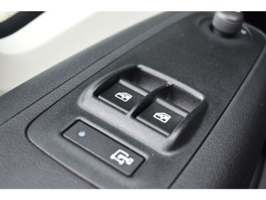 Peugeot Boxer 2.2 BlueHDi 140 S&S L2H2 3.5t | Trekhaak | Navigatie | Cruise Control | Draadloos Apple Carplay &... ActivLease financial lease