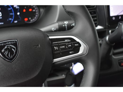 Peugeot Boxer 2.2 BlueHDi 140 S&S L2H2 3.5t | Trekhaak | Navigatie | Cruise Control | Draadloos Apple Carplay &... ActivLease financial lease