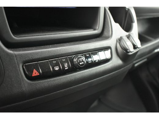 Peugeot Boxer 2.2 BlueHDi 140 S&S L2H2 3.5t | Trekhaak | Navigatie | Cruise Control | Draadloos Apple Carplay &... ActivLease financial lease